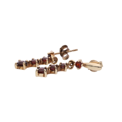 156 - 9ct Gold and Garnet Dangling Earrings. 9ct Gold and Garnet Dangling Earrings.            HALLMARKS: ... 