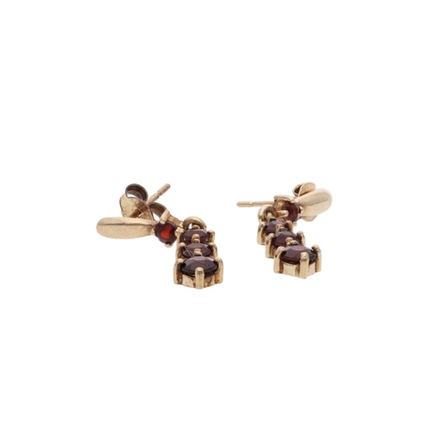 156 - 9ct Gold and Garnet Dangling Earrings. 9ct Gold and Garnet Dangling Earrings.            HALLMARKS: ... 