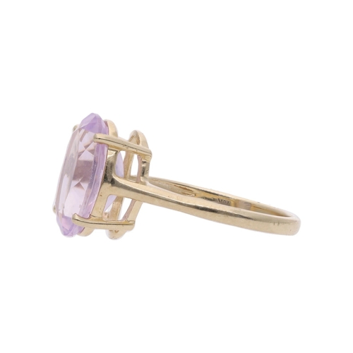 159 - 9ct Gold and Amethyst Single Stone Ring, Size R. 9ct Gold and Amethyst Single Stone Ring.           ... 