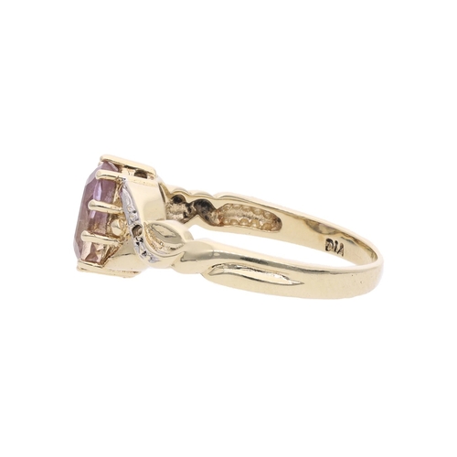 167 - 9ct Gold Amethyst and Diamond Ring, Size 6 | M 9ct Gold Amethyst and Diamond Ring.            HALLMA... 