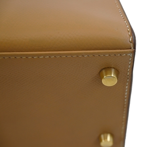 17 - Hermes Kelly 28 Natural Courchevel Handbag Hermes Kelly 28 Naturel, 28cm.     Hardware: Gold   ... 