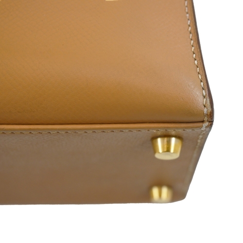 17 - Hermes Kelly 28 Natural Courchevel Handbag Hermes Kelly 28 Naturel, 28cm.     Hardware: Gold   ... 