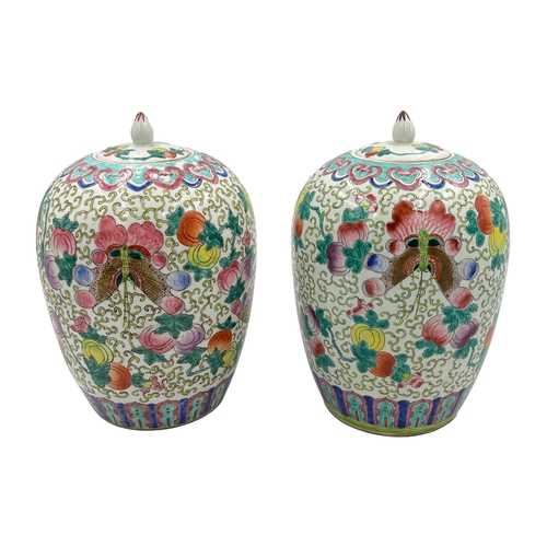 172 - A PAIR OF CHINESE PORCELAIN HAND PAINTED VASE A PAIR OF CHINESE PORCELAIN HAND PAINTED VASE    ... 