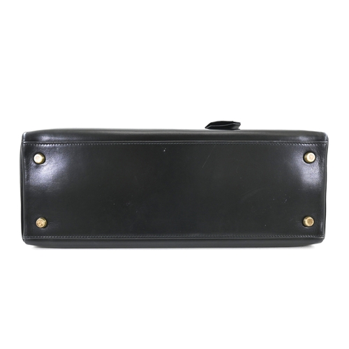 18 - Hermes Kelly 32 Black Box Handbag Hermes Kelly 32 Black, 32cm.     Hardware: Gold    Leather: B... 