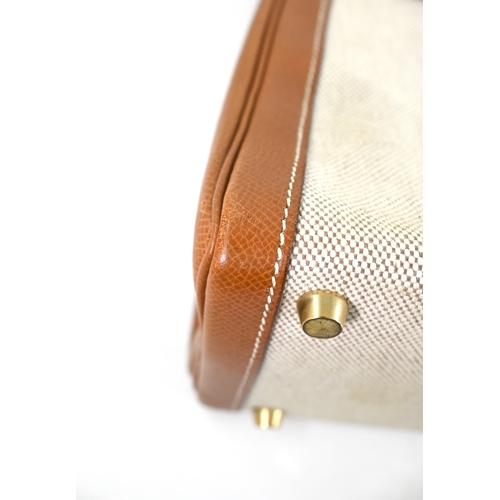 19 - Hermes Kelly 32 Gold & Natural Handbag Hermes Kelly 32 Gold + Naturel, 32cm.     Hardware: Gold... 