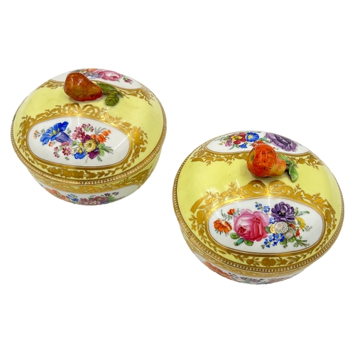 198 - A PAIR OF MEISSEN PORCELAIN BONBONNIERE A PAIR OF MEISSEN PORCELAIN BONBONNIERE    H: 12cm, D: 13.5c... 