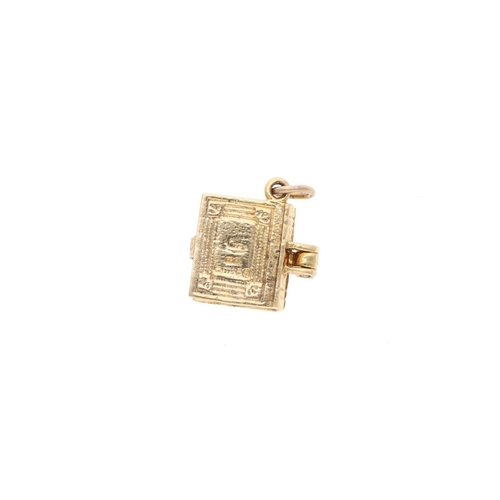 89 - 9ct Gold Bible Charm 9ct gold bible charm            HALLMARKS: marked for 9ct Gold              MEA... 