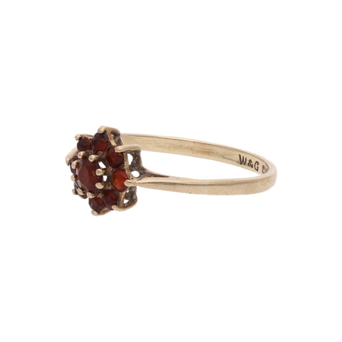 99 - 9ct Gold and Garnet Cluster Ring, Size M. 9ct Gold and Garnet Cluster Ring.            HALLMARKS: ma... 