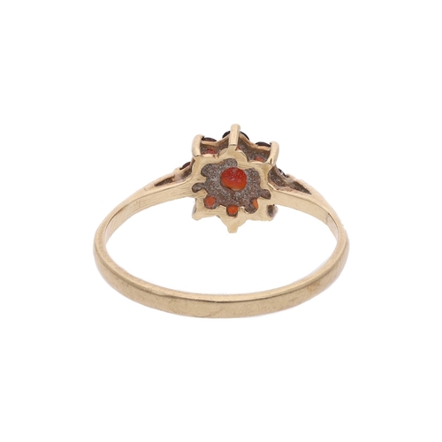 99 - 9ct Gold and Garnet Cluster Ring, Size M. 9ct Gold and Garnet Cluster Ring.            HALLMARKS: ma... 