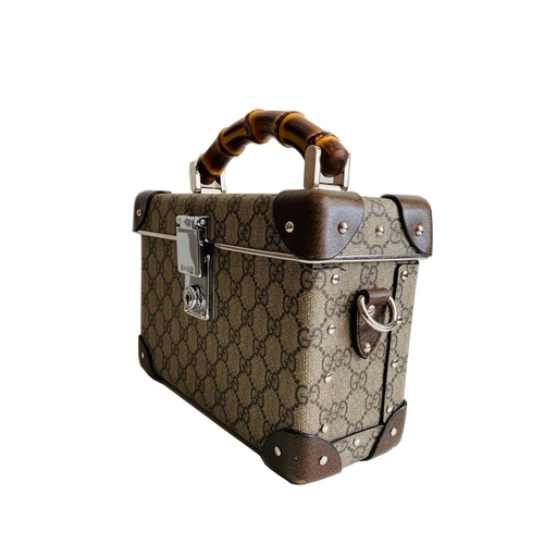 5 - Gucci Globe Trotter Beauty Case Gucci Globe Trotter Beauty Case, 24cm, with Strap and keys    Hardwa... 