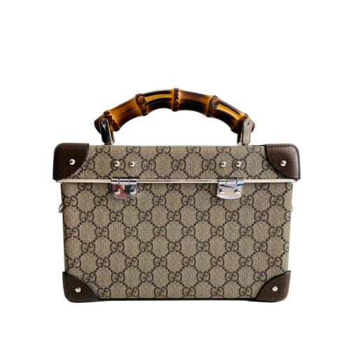 5 - Gucci Globe Trotter Beauty Case Gucci Globe Trotter Beauty Case, 24cm, with Strap and keys    Hardwa... 