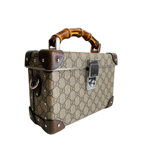 5 - Gucci Globe Trotter Beauty Case Gucci Globe Trotter Beauty Case, 24cm, with Strap and keys    Hardwa... 