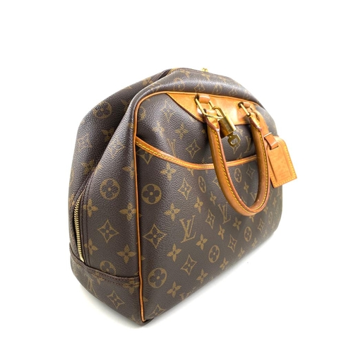 9 - Louis Vuitton Deauville / Cosmetics Bag Louis Vuitton Cosmetics Bag / Deauville, 35cm.     Hard... 