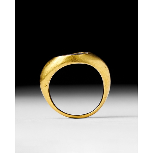 15 - A GOLD ROMAN RING WITH ENGRAVED STONE, 2ND - 3RD CENTURY A.D. A Roman ring, 2nd and 3rd centuries A.... 