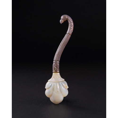 200 - A MUGHAL CARVED WHITE JADE SPOON, 19TH CENTURY, INDIA A MUGHAL CARVED WHITE JADE SPOON, 19TH CENTURY... 