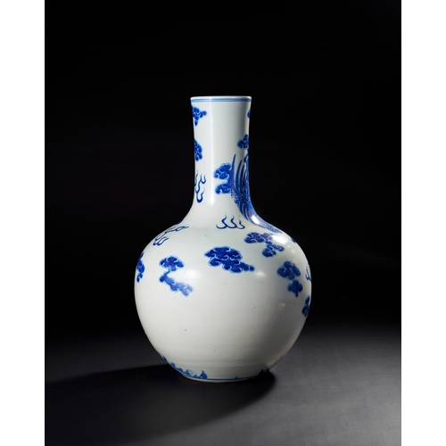 218 - A CHINESE BLUE AND WHITE 'DRAGON AND PHOENIS' GLOBULAR VASE, LATE QING, 19TH - 20TH CENTURY A CHINES... 