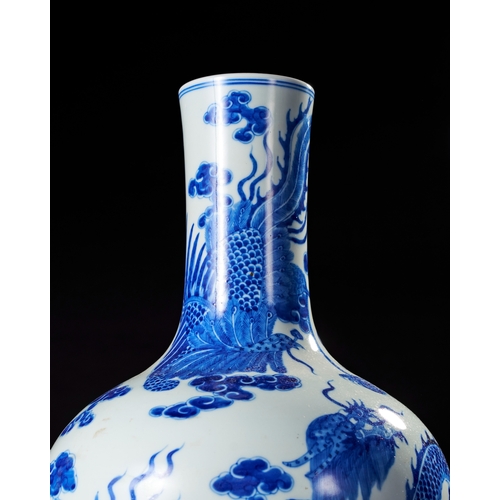 218 - A CHINESE BLUE AND WHITE 'DRAGON AND PHOENIS' GLOBULAR VASE, LATE QING, 19TH - 20TH CENTURY A CHINES... 