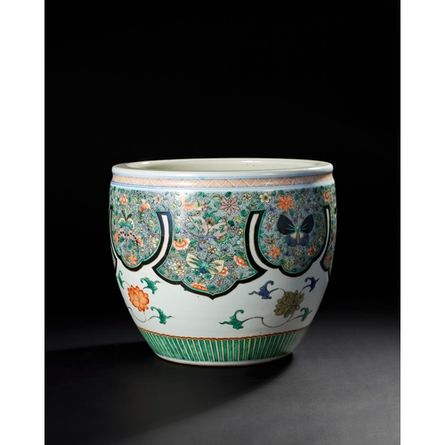 220 - FAMILLE VERTE 'FLOWER AND BUTTERFLY' BASIN, 19TH-20TH CENTURY The exterior finely painted with flowe... 