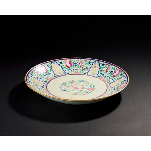 222 - A CHINESE EXPORTS FAMILLE ROSE CHARGER, 18TH CENTURY A CHINESE EXPORTS FAMILLE ROSE CHARGER, 18TH CE... 