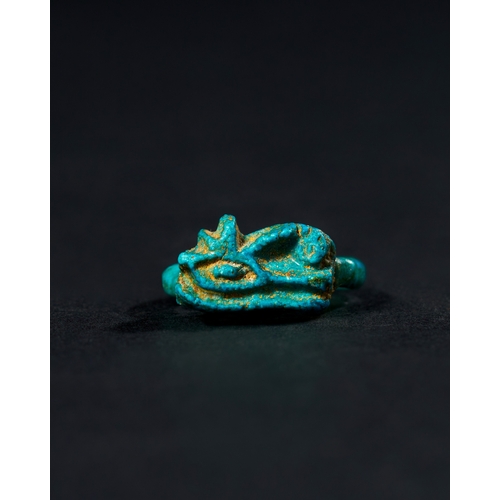 30 - ANCIENT EGYPTIAN FAIENCE RING, 14TH CENTURY B.C, AMARNA PERIOD This Egyptian ring from the 14th cent... 