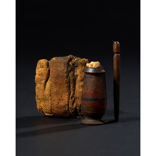 9 - A RARE ANCIENT EGYPTIAN KOHL VESSEL, NEW KINGDOM PERIOD, 1550/1070 B.C. This ancient Egyptian kohl v... 