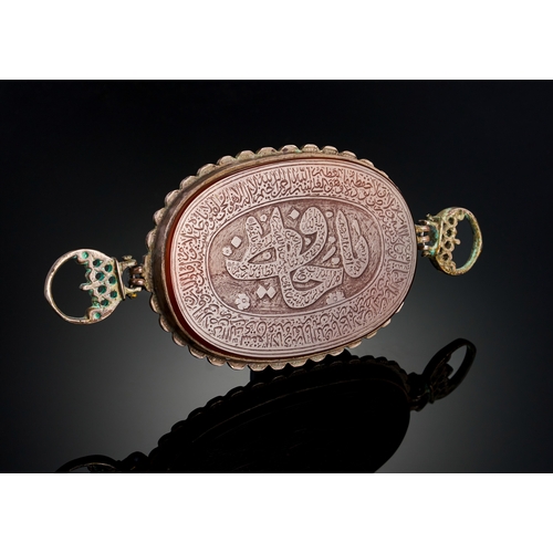 139 - A LARGE ISLAMIC AGATE IN A SILVER MOUNT DEPICTING PRAYERS A finely engraved agate set within a beaut... 