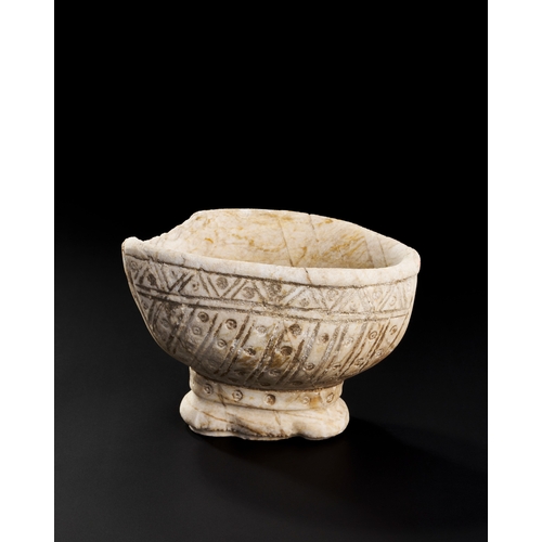 170 - A FATIMID CARVED WHITE FOTTED MARBLE BOAT SHAPED BOWL, 9TH - 11TH CENTURY A FATIMID CARVED WHITE FOT... 