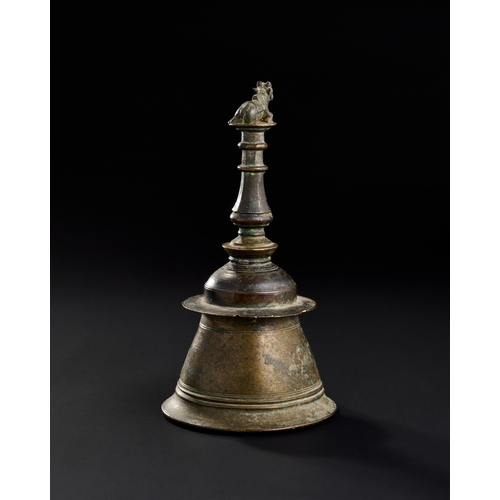 177 - AN 18TH CENTURY SOUTH INDIAN BRONZE BELL WITH A NANDI BULL FINIAL  AN 18TH CENTURY SOUTH INDIAN BRON... 