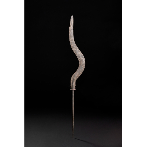 189 - A RARE TIBETAN OR INDONESIAN WATERED STEEL SPEAR HEAD, 17TH - 18TH CENTURY  A RARE TIBETAN OR INDONE... 