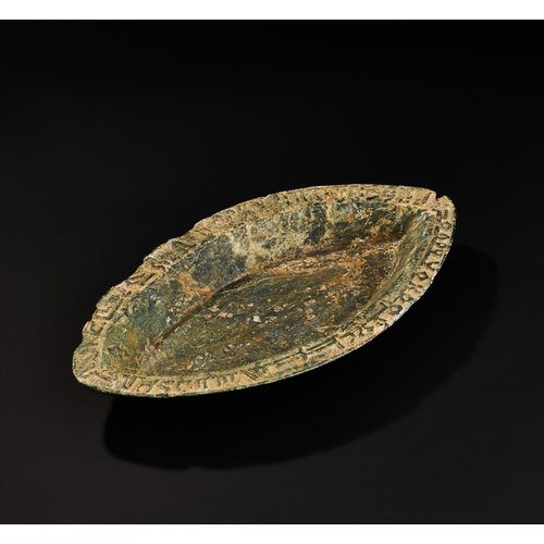 199 - AN EARLY ISLAMIC GREEN HARD STONE BOAT SHAPED DISH A green hard stone  dish is exquisitely carv... 