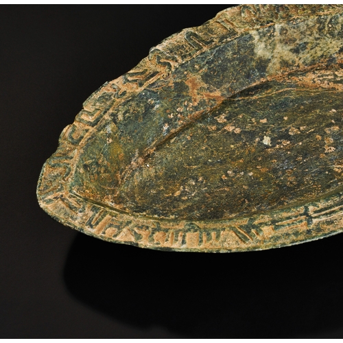 199 - AN EARLY ISLAMIC GREEN HARD STONE BOAT SHAPED DISH A green hard stone  dish is exquisitely carv... 