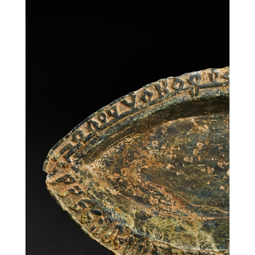 199 - AN EARLY ISLAMIC GREEN HARD STONE BOAT SHAPED DISH A green hard stone  dish is exquisitely carv... 