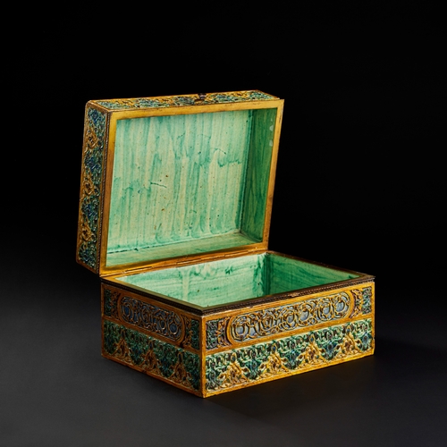 250 - A FINE AND LARE ORIENTALIST ANDALUSIAN SPANISH STYLE GLAZED PORCELAIN CASKET, 19TH CENTURY  A FINE A... 