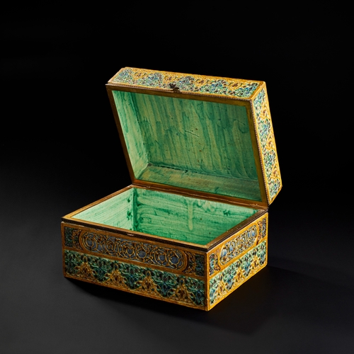 250 - A FINE AND LARE ORIENTALIST ANDALUSIAN SPANISH STYLE GLAZED PORCELAIN CASKET, 19TH CENTURY  A FINE A... 