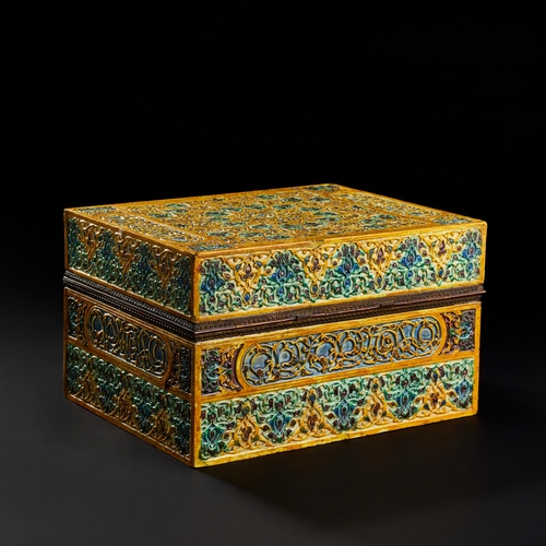 250 - A FINE AND LARE ORIENTALIST ANDALUSIAN SPANISH STYLE GLAZED PORCELAIN CASKET, 19TH CENTURY  A FINE A... 