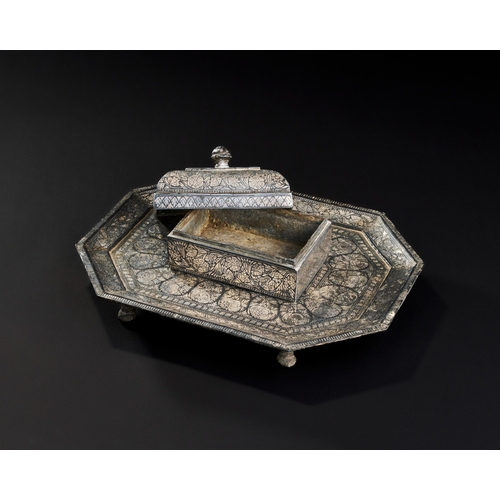 257 - A 19TH CENTURY INDIAN BIDRI SILVER INLAID PANDAN BOX ON A TRAY  A 19TH CENTURY INDIAN BIDRI SILVER I... 