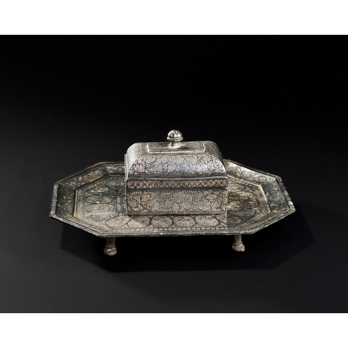 257 - A 19TH CENTURY INDIAN BIDRI SILVER INLAID PANDAN BOX ON A TRAY  A 19TH CENTURY INDIAN BIDRI SILVER I... 