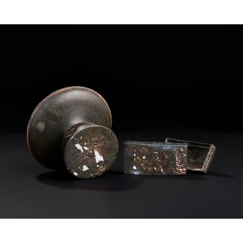 258 - TWO INDIAN BIDRI SILVER INALID BOX AND SPITTOON, 19TH-20TH CENTURY  TWO INDIAN BIDRI SILVER INALID B... 