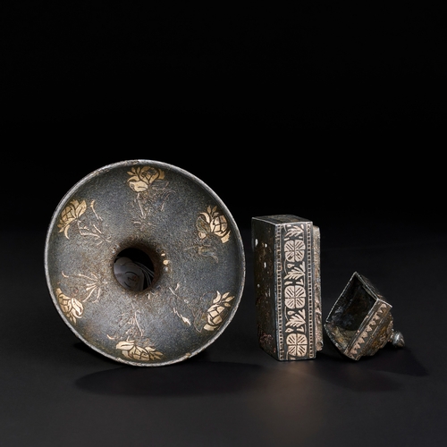 258 - TWO INDIAN BIDRI SILVER INALID BOX AND SPITTOON, 19TH-20TH CENTURY  TWO INDIAN BIDRI SILVER INALID B... 