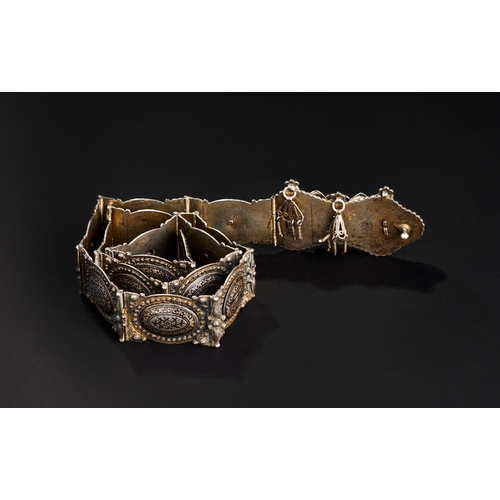 268 - A NIELLO OTTOMAN SILVER BELT, 19TH CENTURY  A NIELLO OTTOMAN SILVER BELT, 19TH CENTURY  
 
L: 7... 