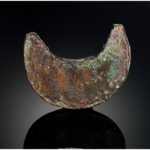 318 - A SELJUK BRONZE CRESCENT SHAPED WEIGHT, PROBABLY KHURASAN, 12TH CENTURY
  A SELJUK BRONZE CRESCENT S... 