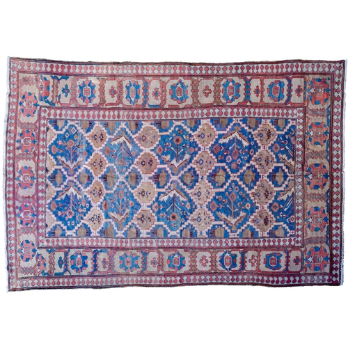 363 - A VERY LARHE ANTIQUE BAKHSHAYSH CARPET, 490 X 347CM Bakhshayesh carpets are known for having decorat... 