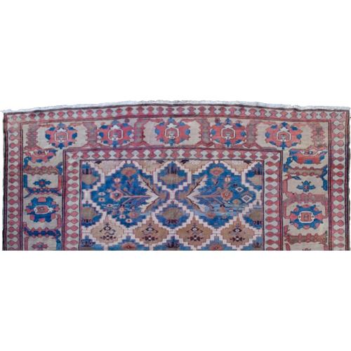 363 - A VERY LARHE ANTIQUE BAKHSHAYSH CARPET, 490 X 347CM Bakhshayesh carpets are known for having decorat... 