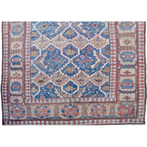 363 - A VERY LARHE ANTIQUE BAKHSHAYSH CARPET, 490 X 347CM Bakhshayesh carpets are known for having decorat... 