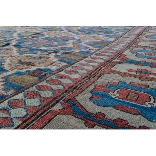 363 - A VERY LARHE ANTIQUE BAKHSHAYSH CARPET, 490 X 347CM Bakhshayesh carpets are known for having decorat... 