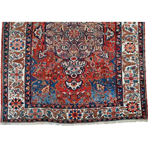 370 - A LARGE ANTIQUE BAKHTIAR CARPET, 420 X 326CM A striking Bakhtiar medallion on a rich terracotta back... 