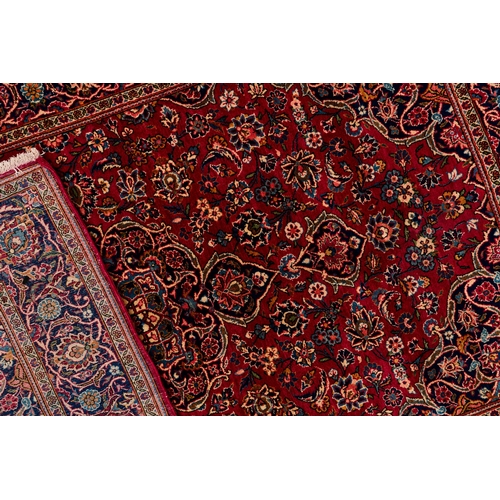 377 - A WOOL KASHAN RUG  A WOOL KASHAN RUG  
 
212 x 132cm