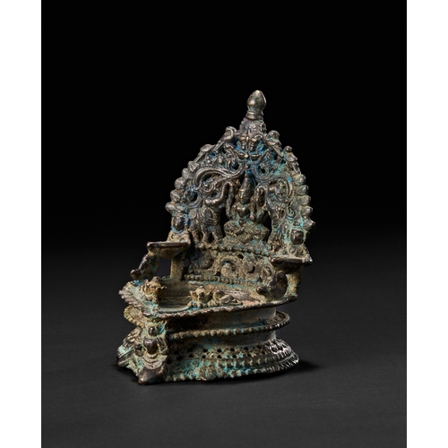 192 - A RARE SOUTH INDIAN KERALA BRONZE GAJA LAKSHMI OIL LAMP, 17TH CENTURYIndian bronze oil lamp from Ker... 