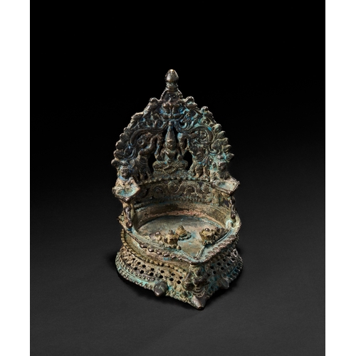 192 - A RARE SOUTH INDIAN KERALA BRONZE GAJA LAKSHMI OIL LAMP, 17TH CENTURYIndian bronze oil lamp from Ker... 
