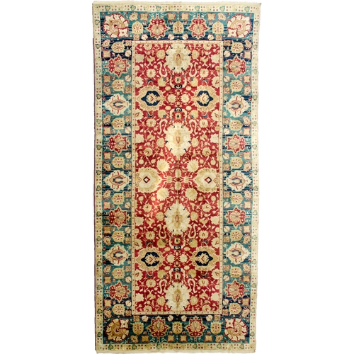 236 - A LARGE VINTAGE AGRA CARPET / RUNNER 540 X 251 CM
